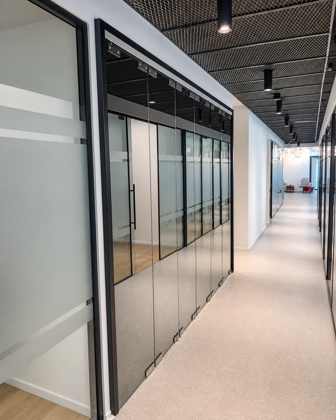 01-clear-glass-office-partition-corridor-01-1080x1350