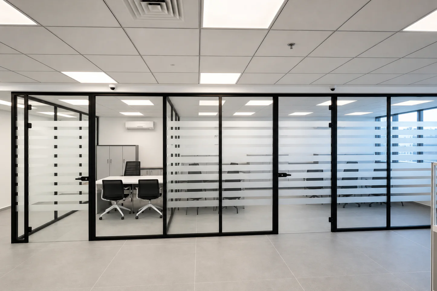 20-clear-glass-meeting-room-partitions-01-3x2