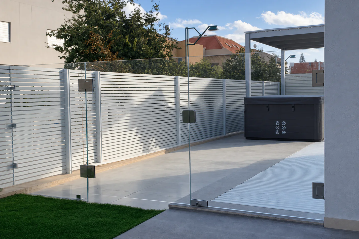 22-clear-glass-exterior-glass-gate-3x2